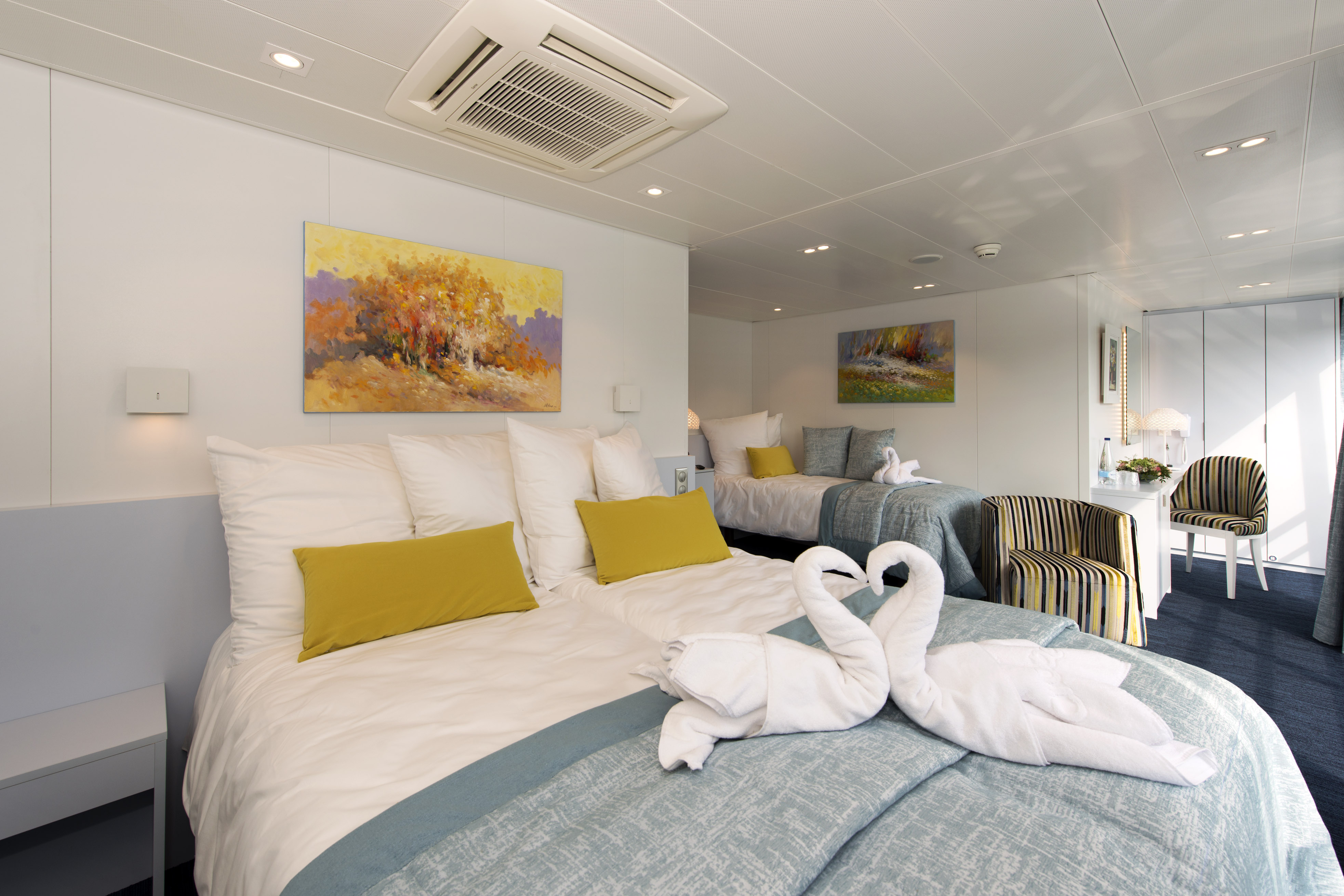 CroisiEurope MS Douce France Suite 2.jpg